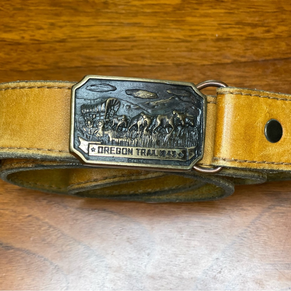 Vintage Oregon Trail belt buckle & belt